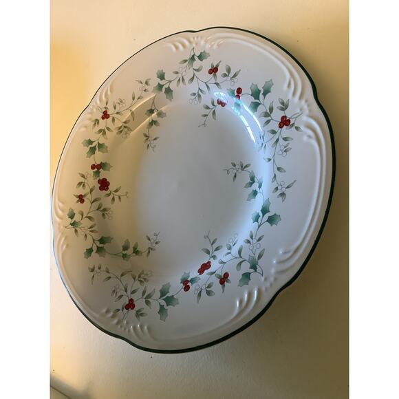 Pfaltzgraff Winterberry * Christmas Dinner Plate. Luncheon, and Salad Plates - Picture 3 of 5